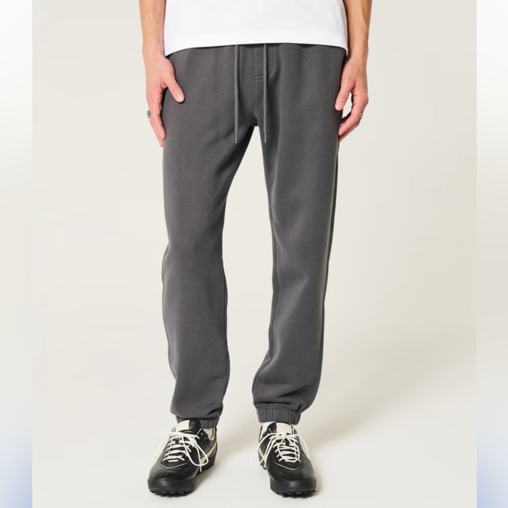 Hollister Men’s Relaxed Fleece Joggers. Dark Gray. Size Large!